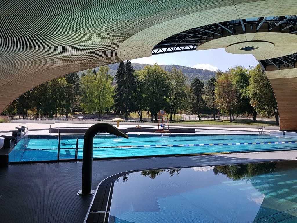 Bassin de la piscine du Jura Alsacien